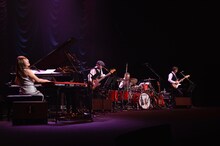 「矢野顕子さとがえるコンサート」12月14日の東京・NHKホール公演の模様。（撮影：三浦憲治）