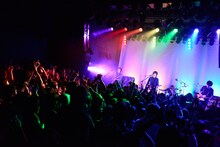 昨日12月16日に東京・UNITで行われた「androp 5th Anniversary Special Live 20141216」の様子。（撮影：橋本塁）