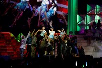 北川綾巴、木崎ゆりあ、込山榛香による「セーラーゾンビ」歌唱の様子。 (c)AKS