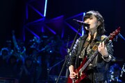 山本彩による「セブンスコード」歌唱の様子。 (c)AKS