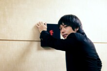 凛として時雨「Best of Tornado」Hyper Tornado Edition盤を紹介するピエール中野。