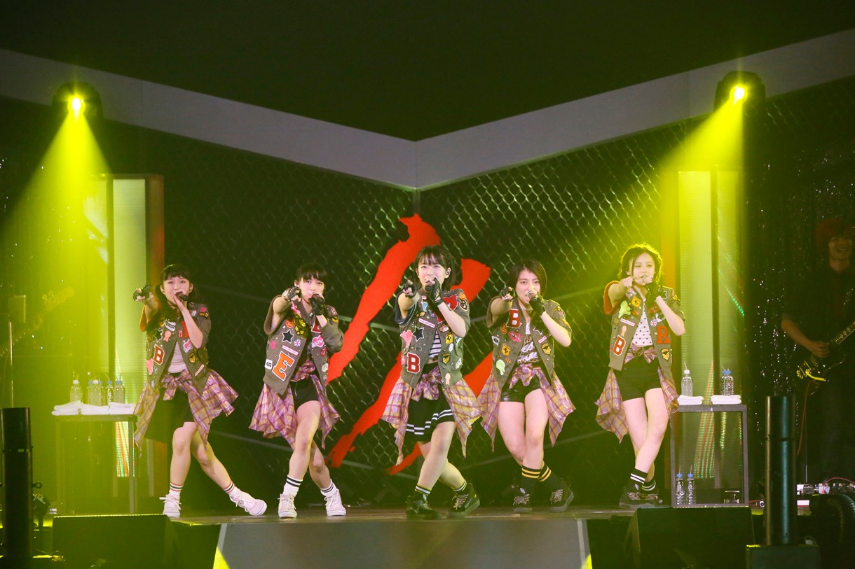 「ベイビーレイズ伝説の雷舞！-虎虎壱番-」ライブの模様。