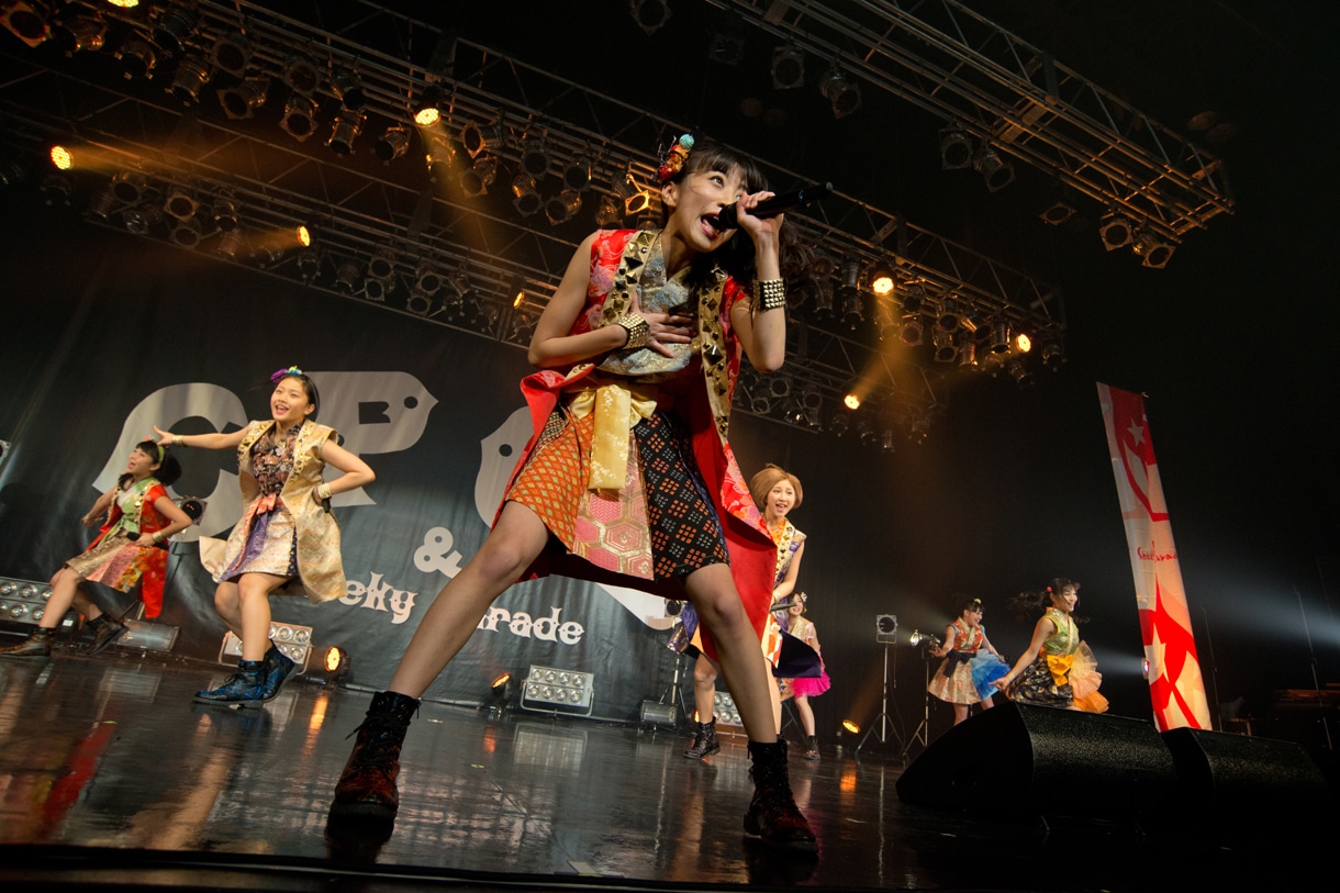 「Cheeky Parade NY凱旋集会」ライブの様子。