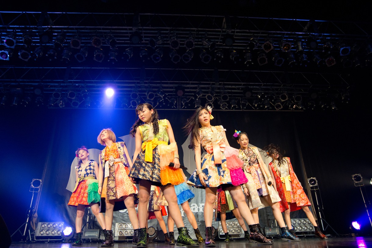 「Cheeky Parade NY凱旋集会」ライブの様子。