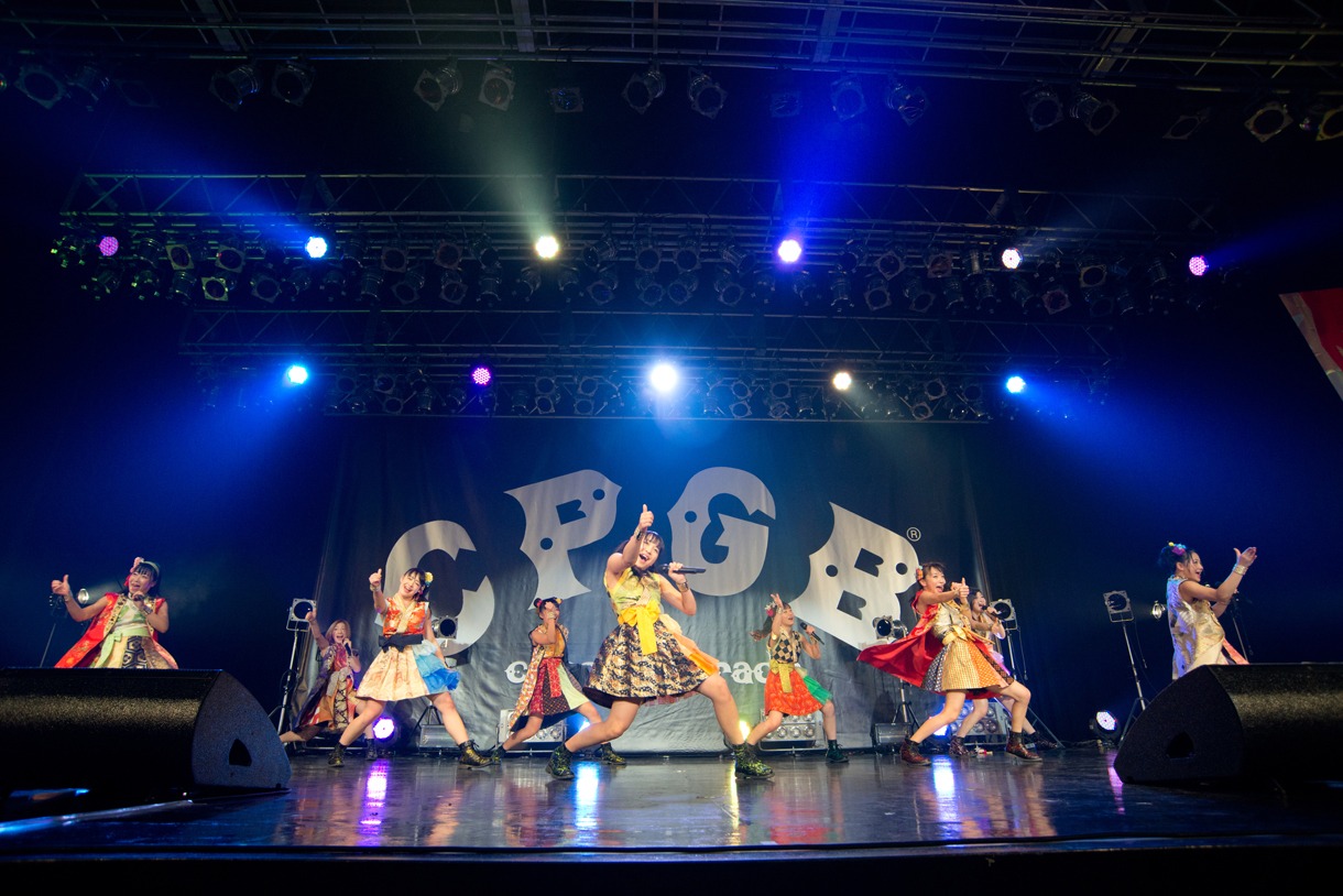 「Cheeky Parade NY凱旋集会」ライブの様子。