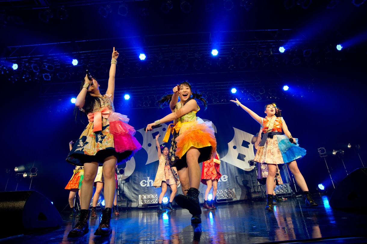 「Cheeky Parade NY凱旋集会」ライブの様子。