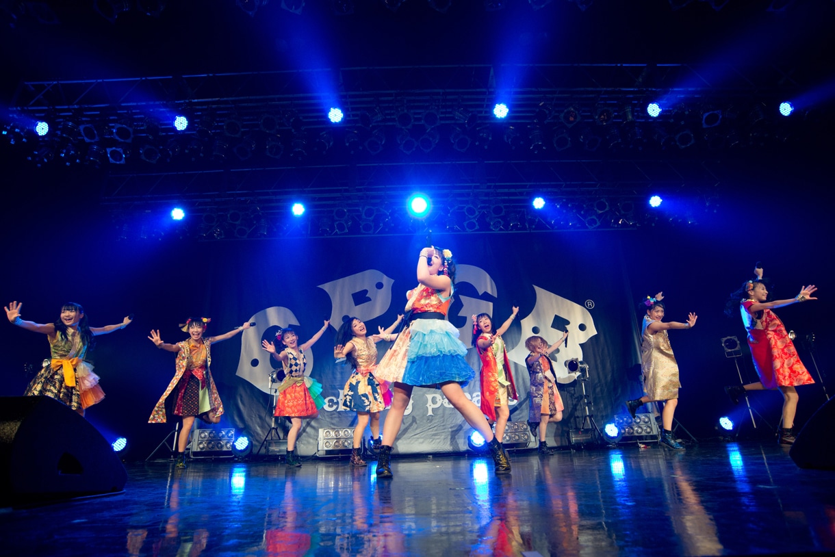 「Cheeky Parade NY凱旋集会」ライブの様子。