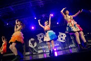 「Cheeky Parade NY凱旋集会」ライブの様子。
