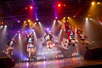 「Cheeky Parade NY凱旋集会」ライブの様子。