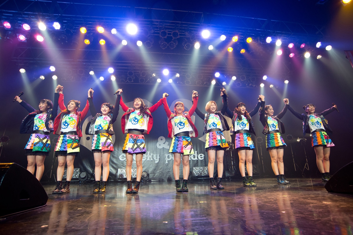 「Cheeky Parade NY凱旋集会」ライブの様子。