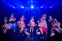 「Cheeky Parade NY凱旋集会」ライブの様子。