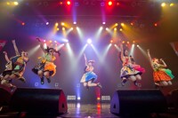 「Cheeky Parade NY凱旋集会」ライブの様子。