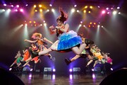 「Cheeky Parade NY凱旋集会」ライブの様子。