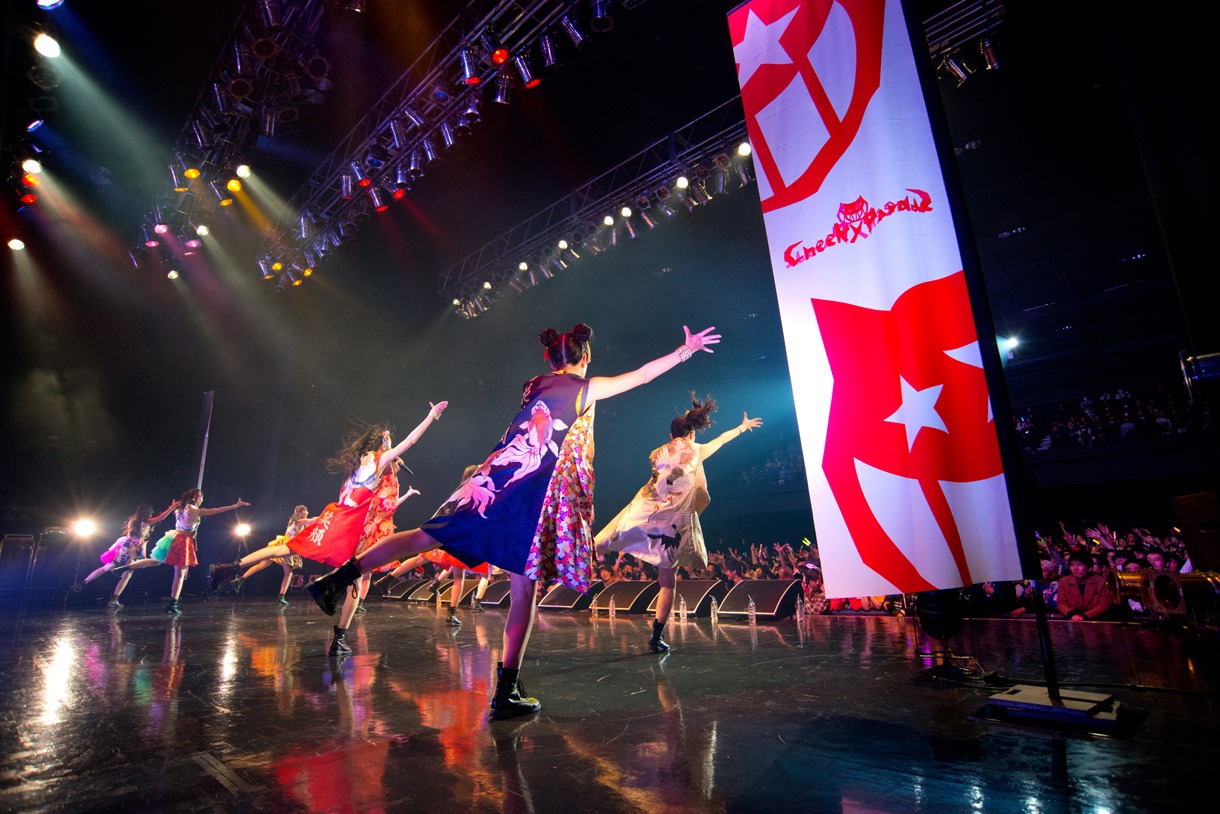 「Cheeky Parade NY凱旋集会」ライブの様子。