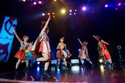 「Cheeky Parade NY凱旋集会」ライブの様子。