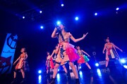 「Cheeky Parade NY凱旋集会」ライブの様子。