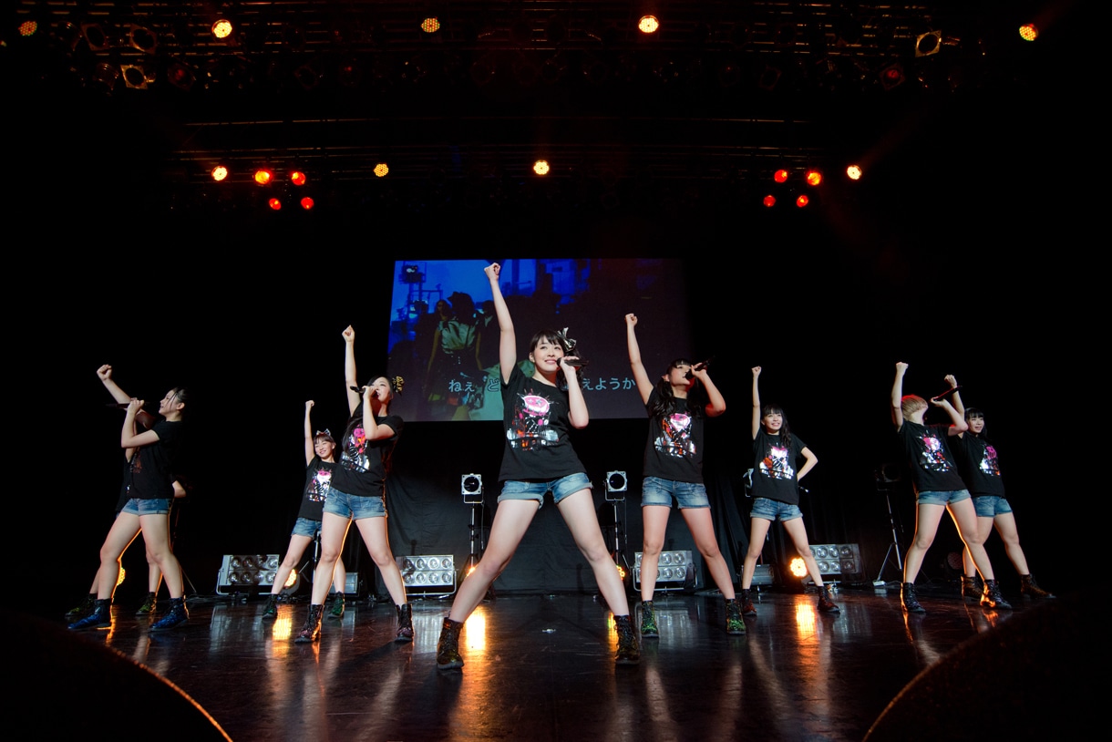 「Cheeky Parade NY凱旋集会」ライブの様子。