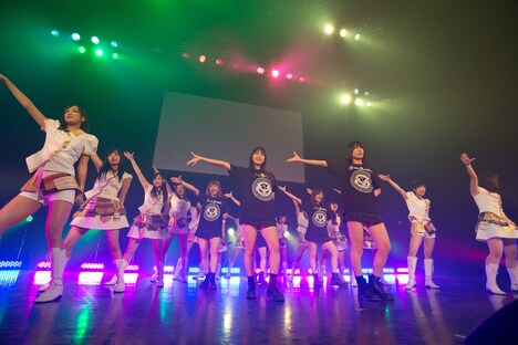 LinQとひめキュンフルーツ缶によるコラボライブの様子。