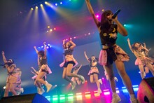 LinQによるライブの様子。