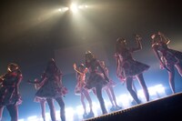 PASSPO☆によるライブの様子。