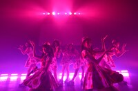 PASSPO☆によるライブの様子。