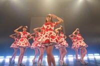 PASSPO☆によるライブの様子。