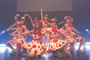 PASSPO☆によるライブの様子。