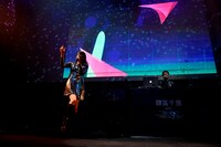 tofubeats with 森高千里「Don't Stop The Music “First Album” Special Night@WOMB」の様子。（撮影：三浦憲治）