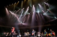 THE BOOM「25 PEACETIME BOOM FINAL」東京・日本武道館公演の様子。（撮影：中川正子）