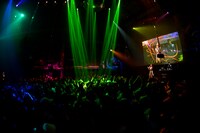 tofubeats with 森高千里「Don't Stop The Music “First Album” Special Night@WOMB」の様子。（撮影：三浦憲治）