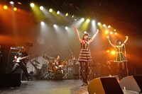 バニラビーンズLIQUIDROOMワンマンライブの様子。