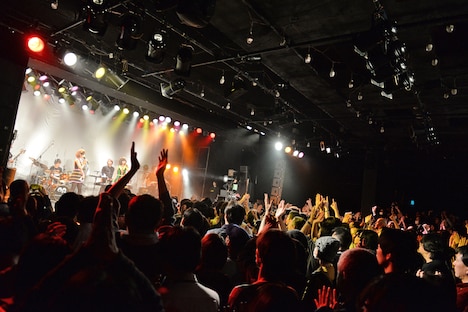 バニラビーンズLIQUIDROOMワンマンライブの様子。