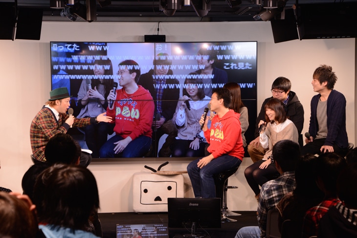 「ドワンゴジェイピーPresents マックスむらい表彰式～2014年の大活躍に 感謝しちゃいまスペシャル～」の様子。