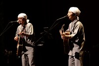 奥田民生と星野源。（撮影：三浦知也、五十嵐一晴）