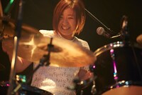 歌川菜穂（Dr / 赤い公園）