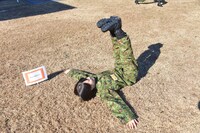 サーキットトレーニングを行う関根梓。