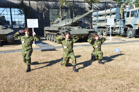 サーキットトレーニングを行うアップアップガールズ（仮）。