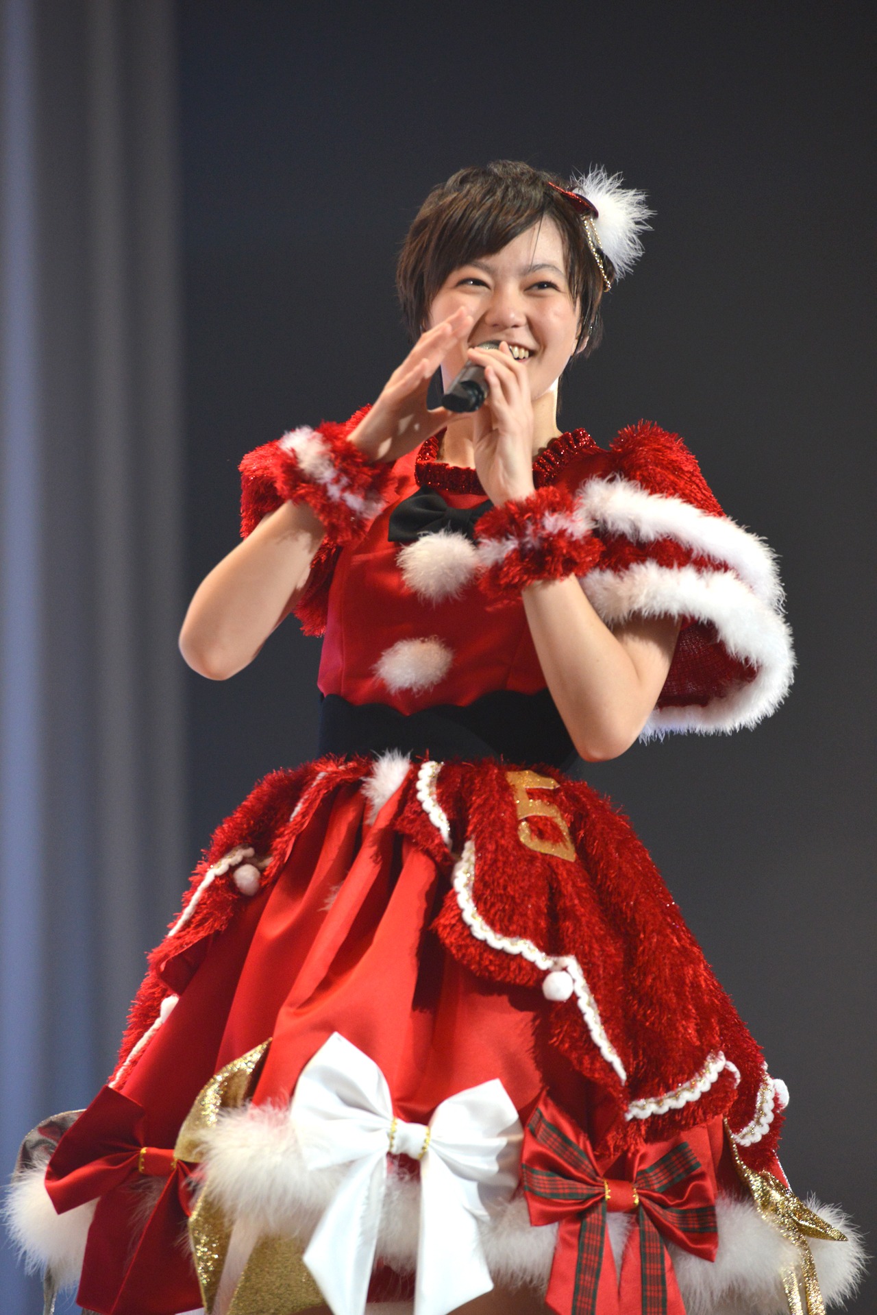 安本彩花