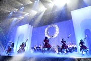 今週の人気画像7位は「エビ中、新曲初披露＆バンド生演奏ありのXmas公演1日目」より、私立恵比寿中学「エビ中 真冬の北半キュリスマス」の様子。