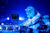 MAN WITH A MISSION「PLAY WHAT YOU WANT TOUR 2014」埼玉・さいたまスーパーアリーナ公演の様子。（Photo by Mikio、Nobuyuki Kobayashi）
