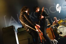 [Alexandros]のパフォーマンスの様子。（Photo by Azusa Takada）