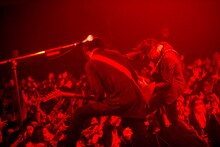 [Alexandros]のパフォーマンスの様子。（Photo by Azusa Takada）