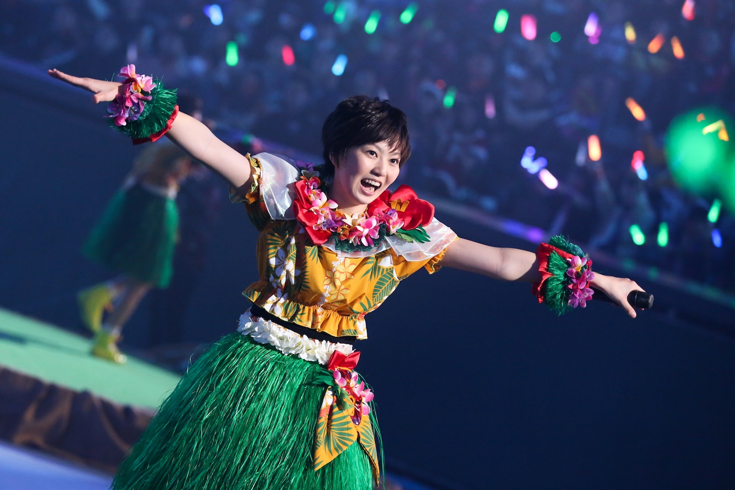 安本彩花