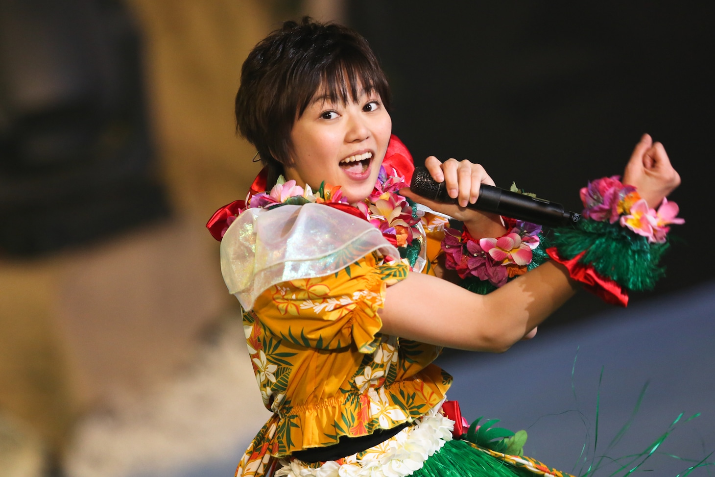 安本彩花