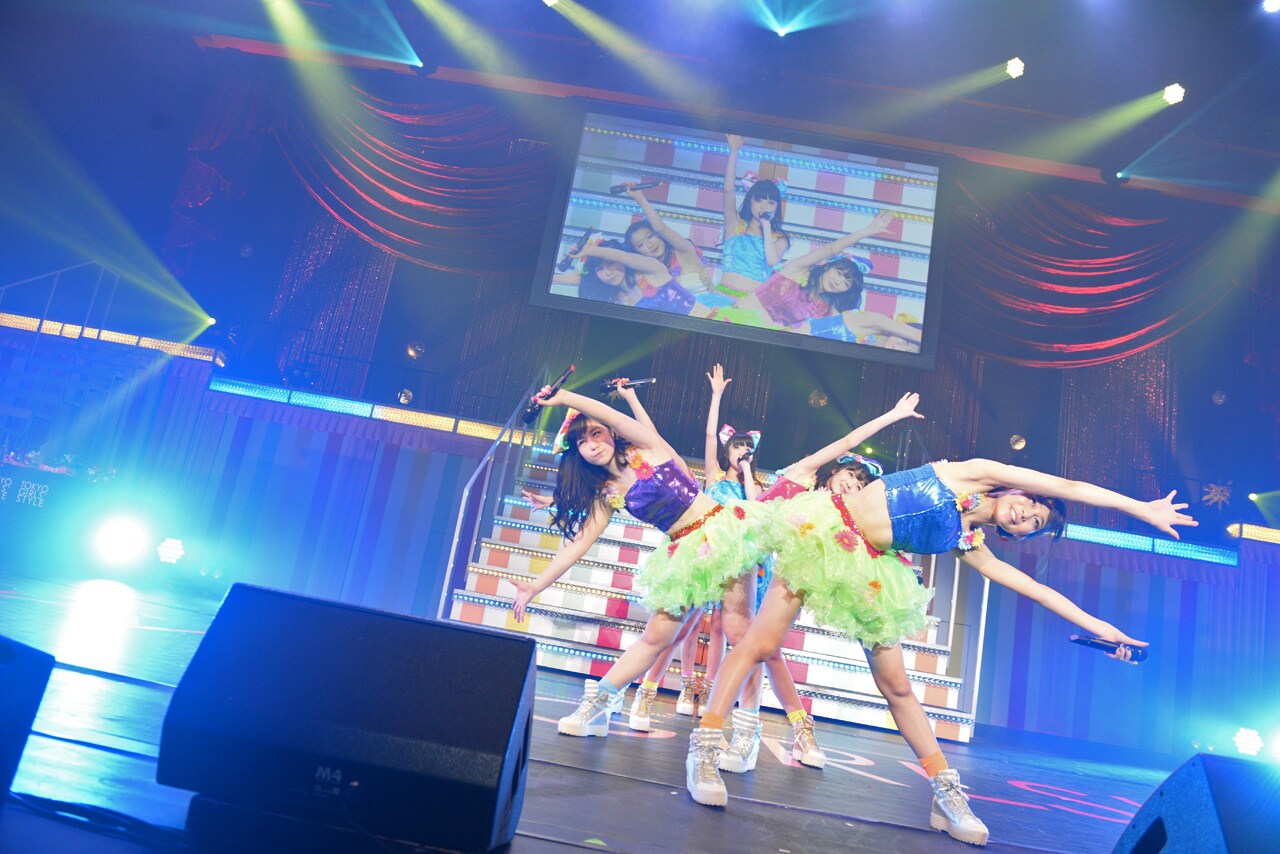 東京女子流「CONCERT*05 ～カワイイ満載見納めPARTY～」の様子。