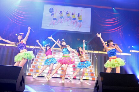 東京女子流「CONCERT*05 ～カワイイ満載見納めPARTY～」の様子。