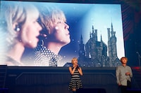 写真左からチョア（AOA）、イ・ホンギ（FTISLAND）。（C）FNC MUSIC JAPAN INC.