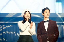 写真左からJUNIEL、イ・ジェジン（FTISLAND）。（C）FNC MUSIC JAPAN INC.