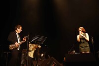 左から土岐英史、土岐麻子。（Photo by YOSHIKA HORITA）