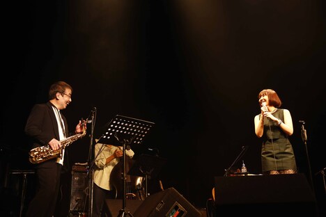 左から土岐英史、土岐麻子。（Photo by YOSHIKA HORITA）